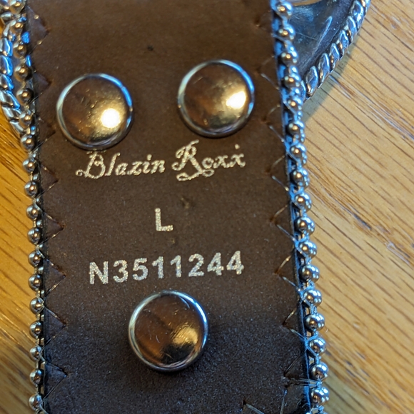 Blazin Roxx Brown Belt with Silver & Pink Accents with Nocona Heart Buckle (L) - Picture 5 of 6